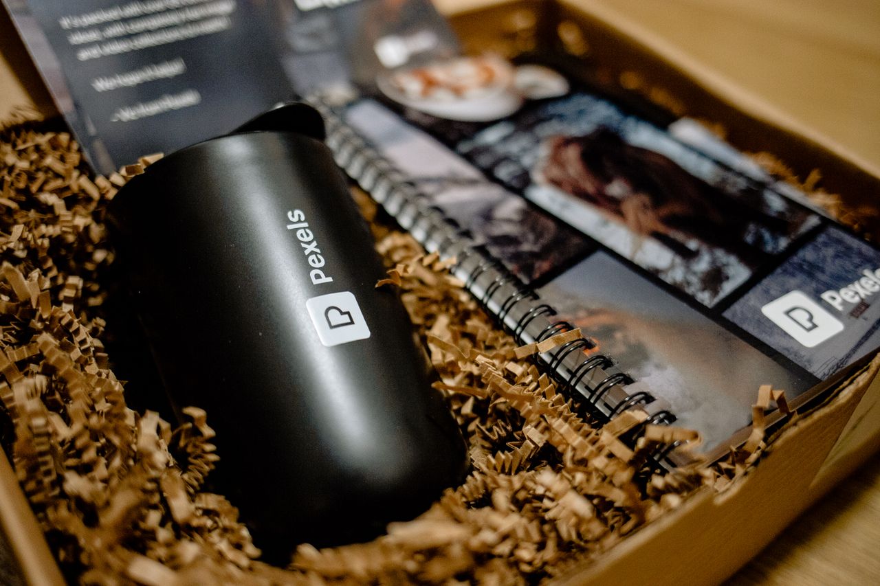 Elegant gift box featuring a branded mug and notebook, ideal for corporate events.